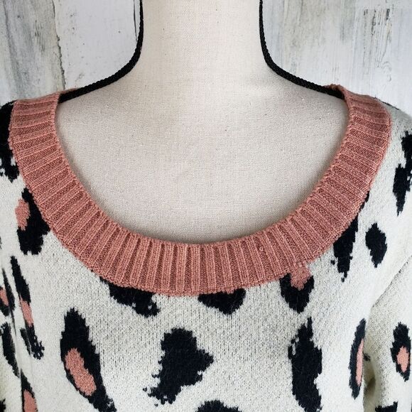 Cozy Casual Leopard Cheetah Sweater Sz M/L - Picture 2 of 9